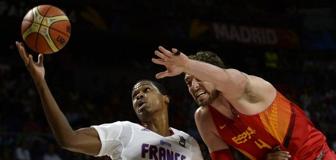 Francia da la sorpresa en el Mundial de básquet al eliminar a España (65-52)