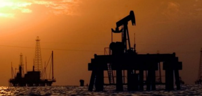 El precio del barril de petróleo cae a un nivel inédito en cinco años