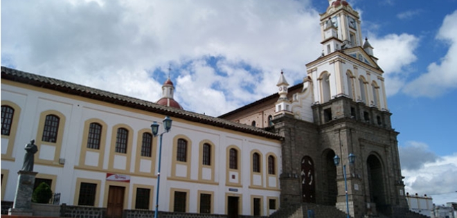 Cotacachi, el hogar del Corazón de Jesús y de San Nicolás