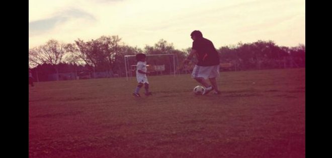 Diego Maradona jugó fútbol con su nieto Benjamín