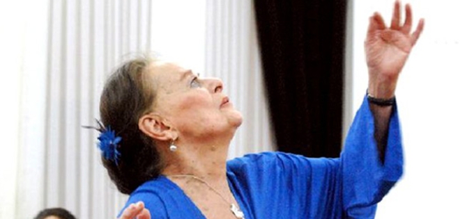 La increíble historia de la bailarina de 92 años que sorprende en Venecia