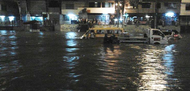 2 electrocutados y 2 menores ahogados dejó intensa lluvia en Guayaquil