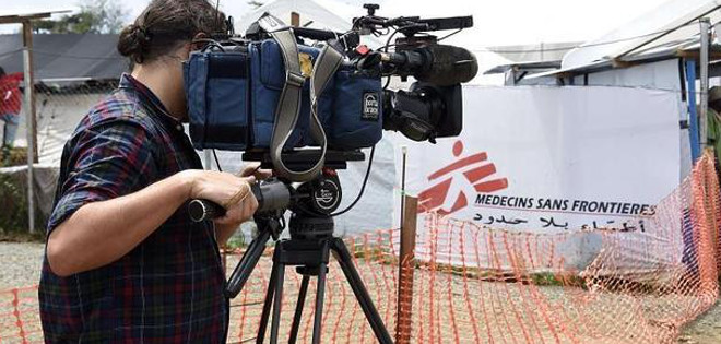Llega a EE.UU. camarógrafo estadounidense infectado con ébola