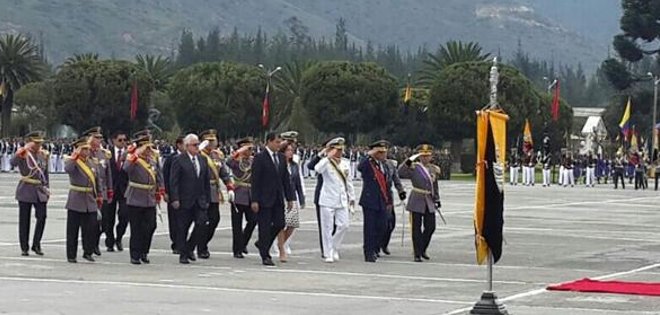 Correa anunció que reducirá efectivos de las FF.AA. para el 2025