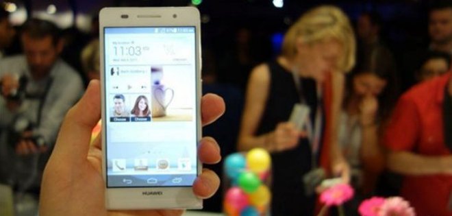 Huawei presume de &quot;selfie&quot; en su nuevo teléfono, el Ascend P7