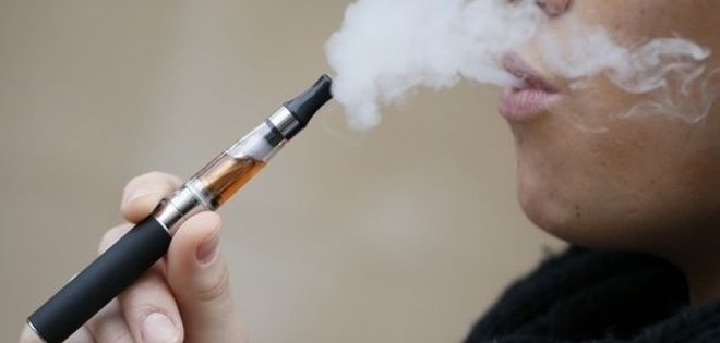 Otro país prohíbe uso de cigarrillos electrónicos en lugares públicos