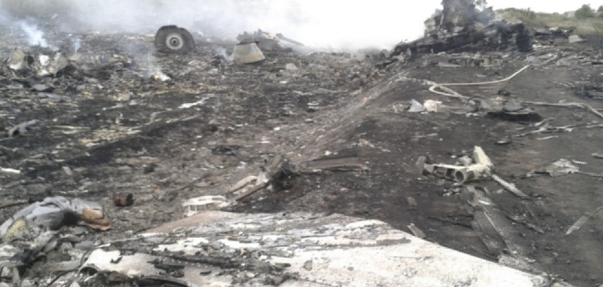 Hallan numerosos cadáveres en lugar de siniestro del avión malasio