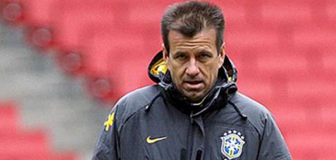 Dunga critica a futbolistas brasileños que lloraron en el Mundial