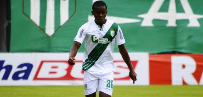Banfield del ecuatoriano Cazares ganó y se colocó tercero en Argentina