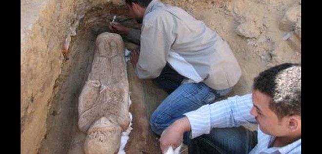 Descubren gran tumba con restos de unas 50 momias en Egipto