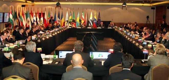 La UE y Latinoamérica revisan su plan de acción para ampliar la cooperación