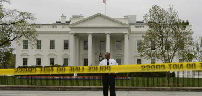 Detienen a un hombre que intentaba saltar la cerca de la Casa Blanca