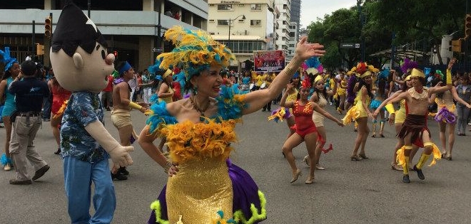 Desfile &quot;Guayaquil es mi Destino en Carnaval&quot; trae color y sorpresas
