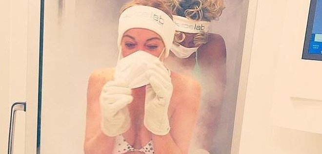 Lindsay Lohan trata con crioterapia la secuelas del chikungunya