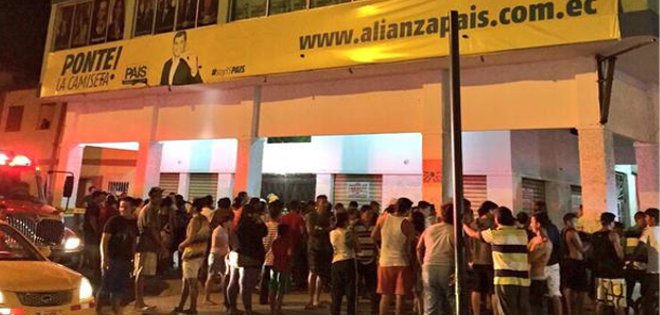 Detonan explosivo en la puerta de la sede de Alianza País en Guayaquil