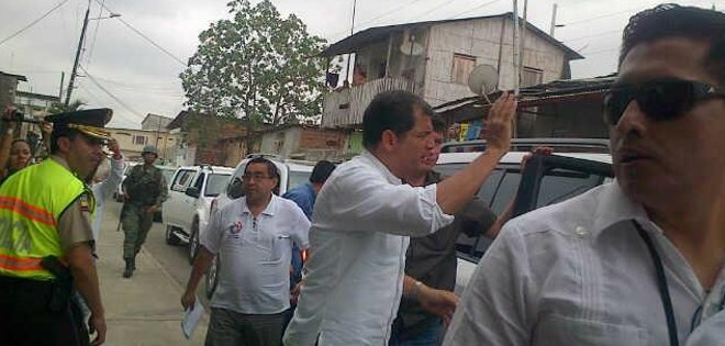 Correa visitó a familia de joven graffitero que murió en Babahoyo