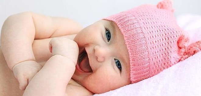 ¿Cuándo se produce la primera sonrisa del bebé?