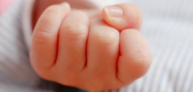 Dos mujeres dan a luz gracias a úteros donados por sus propias madres