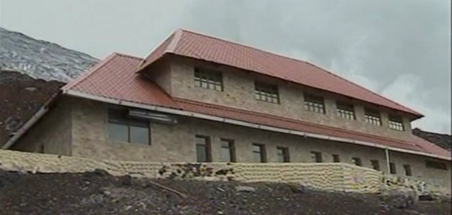 Equipo del Instituto Geofísico ingresó al Cotopaxi a limpiar estaciones