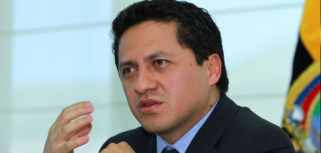 Correa y Putin presiden la firma de acuerdos energéticos y de transporte