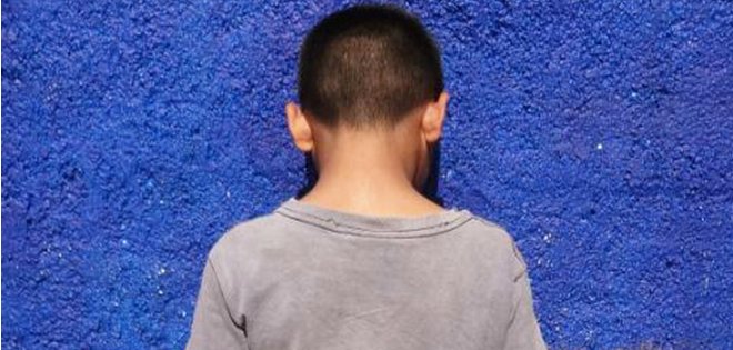 Australia: horror por foto de niño sosteniendo &quot;cabeza decapitada&quot;