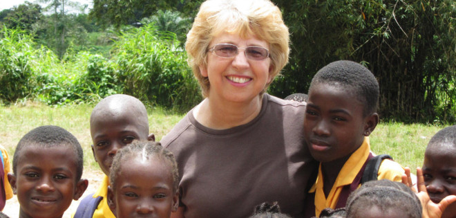 Misionera estadounidense infectada con ébola vuelve a EE.UU.