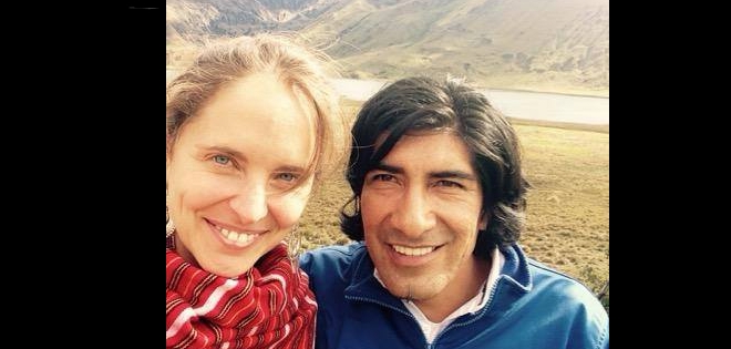 Periodista francesa denuncia agresión y cancelación de su visa