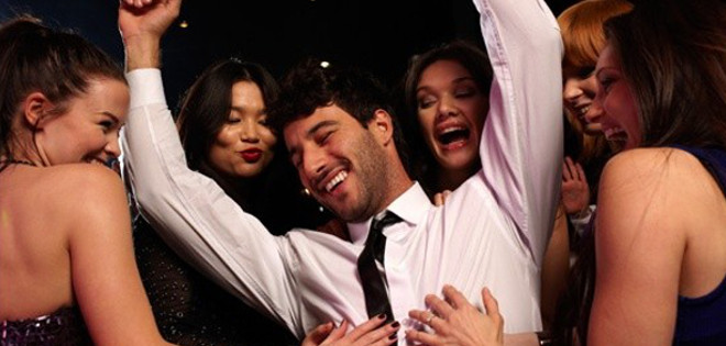 Creó un grupo de WhatsApp con todas sus exnovias por Navidad