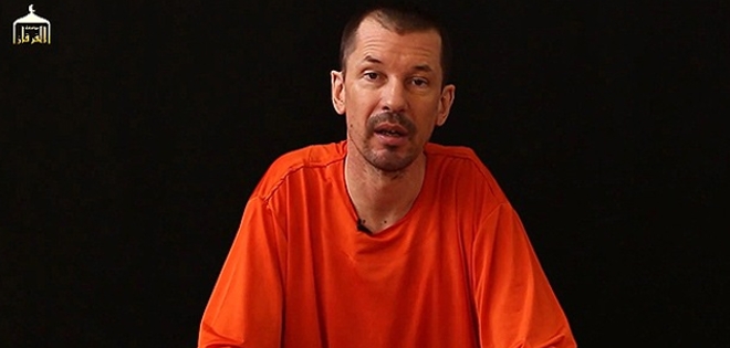 Rehén británico aparece en un nuevo vídeo propagandístico del EI