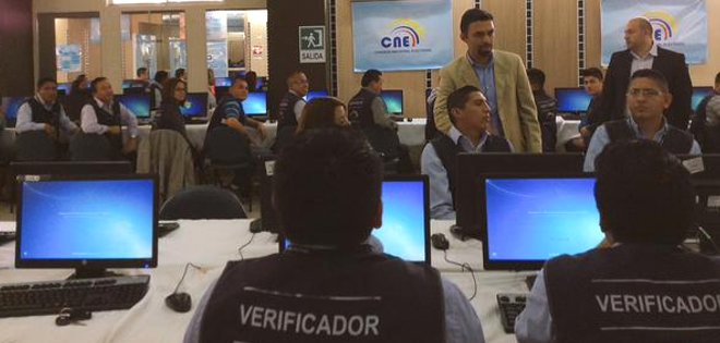 Inicia verificación de firmas para consulta popular que definirá costo de transporte en Guayaquil