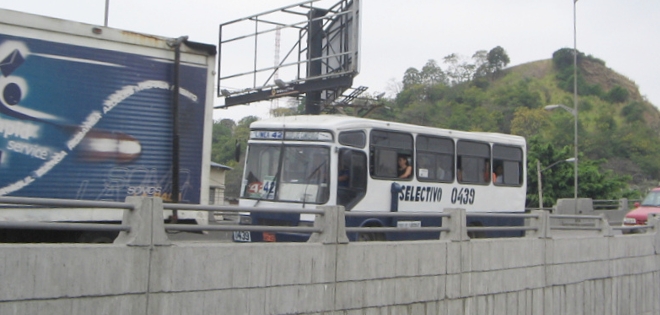 Usuarios cuestionan alza de pasajes debido a mala calidad del servicio