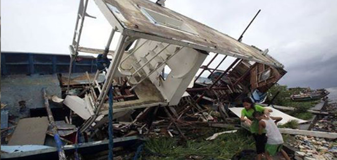 40 Muertos y miles de desplazados en Filipinas a causa del tifón Rammasun