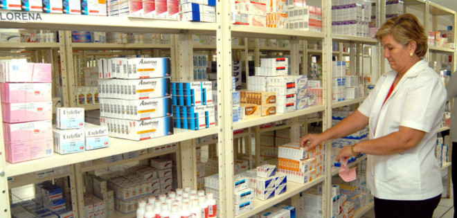 Gobierno inicia subasta para comprar medicamentos en medio de pedidos de productores locales