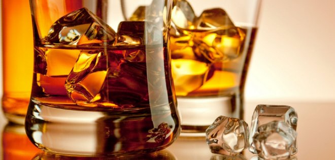 A la caza del mejor hielo para beber whisky