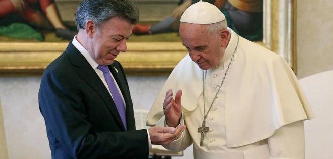 Papa ofrece su &quot;ayuda&quot; a Santos para el proceso de paz en Colombia