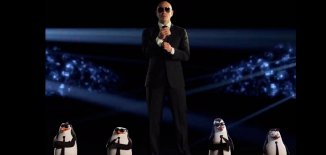 (VIDEO) Las locuras de Pitbull y los pingüinos de Madagascar