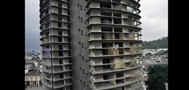 Se utilizará &#039;demolición mecánica&#039; para derrumbar el edificio del Ministerio de Agricultura en Guayaquil