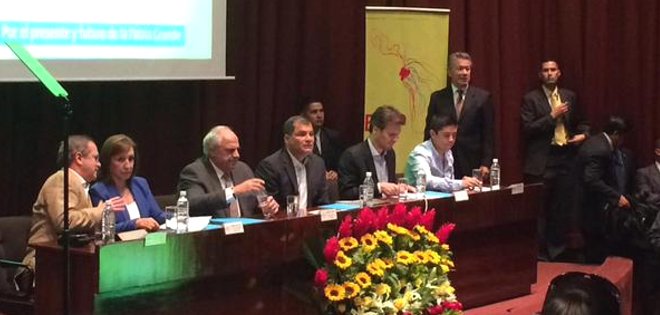 Las cinco etapas del golpe blando, según el presidente Correa