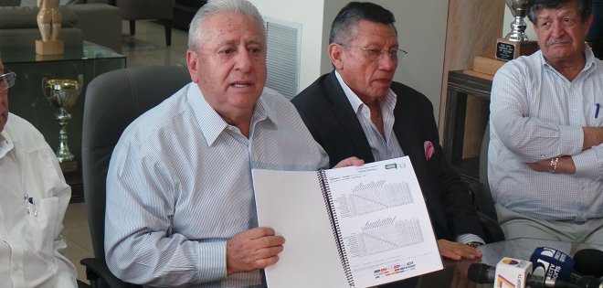 Luis Chiriboga Acosta renuncia a la presidencia de la Ecuafútbol