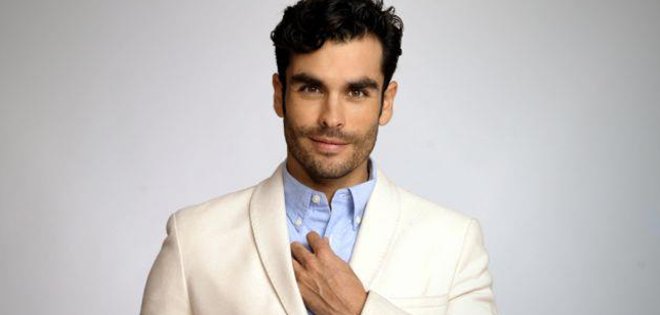 Gonzalo García Vivanco disfruta siendo malvado y encantador en “La Patrona”