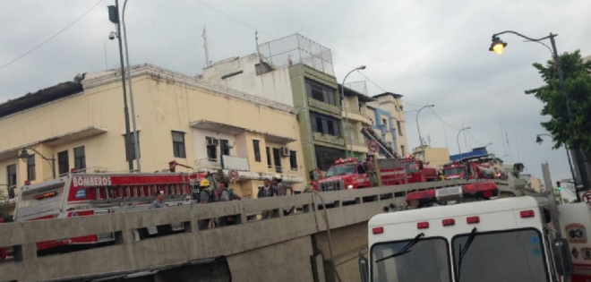 Incendio en el sector de la bahía de Guayaquil se reactivó en horas de la tarde