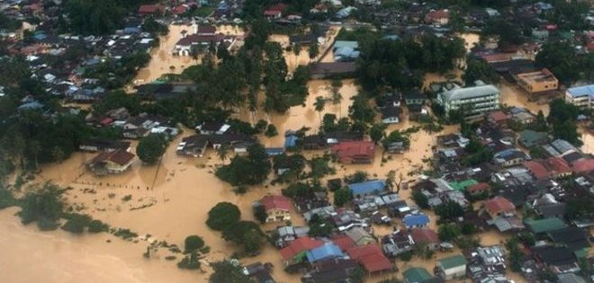 Más de 120.000 evacuados por inundaciones en Malasia