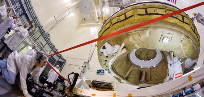 La NASA prueba paracaí­das en un &quot;platillo volador&quot;