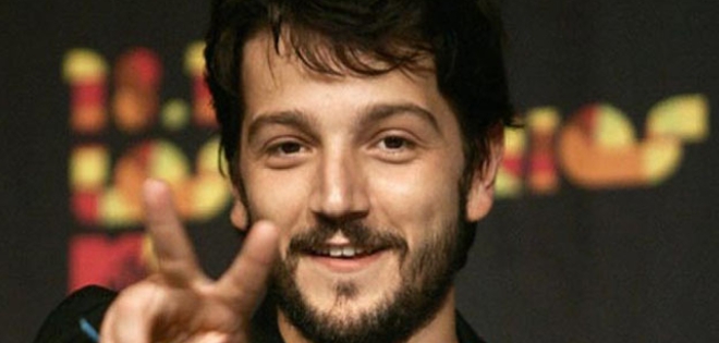 Diego Luna deplora expresiones homofóbicas en partidos fútbol
