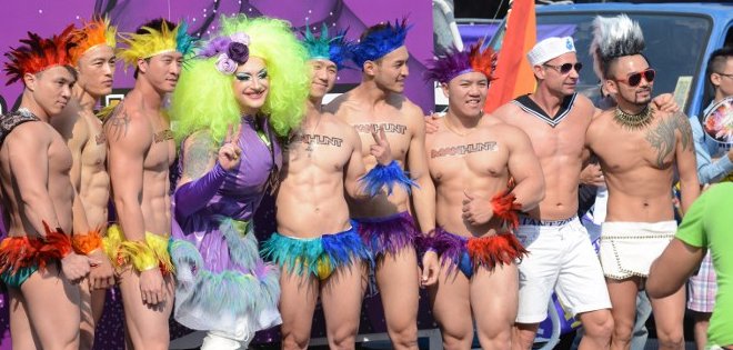 Miles de personas protestan por matrimonio gay en Taiwán