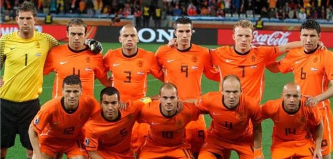 Van Gaal convoca jugadores para amistoso con Ecuador