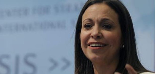 Corina Machado desde Francia: el diálogo es indispensable en Venezuela