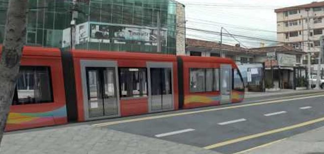 Cuenca recibe el prototipo de tranvía que funcionará desde el 2016