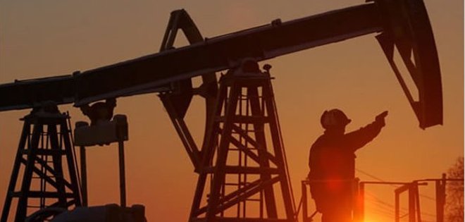 Baja de precio del petróleo aún no afecta a Ecuador, según Correa