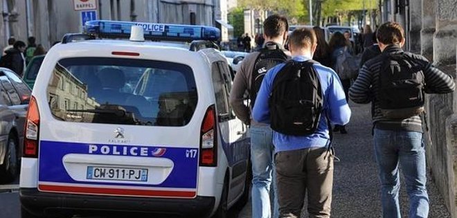 Toman más de 500 muestras de ADN en escuela en Francia por violación